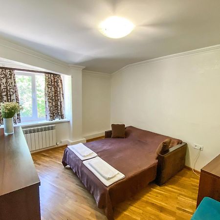 Shpinat Hotel Odesa Exterior photo
